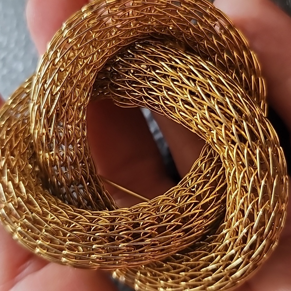 VTG Hobe' Gold Mesh Knot Brooch